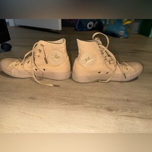 Converse Hi Tops, in Fawn, Women’s size 7